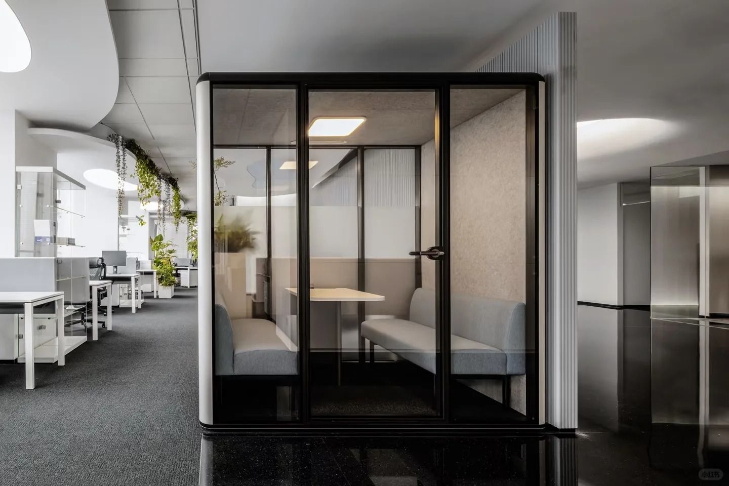 MusePod MD5 meeting pod in quiet office setting